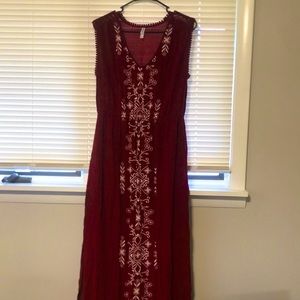 Beautiful V-Neck Maxi Dress!